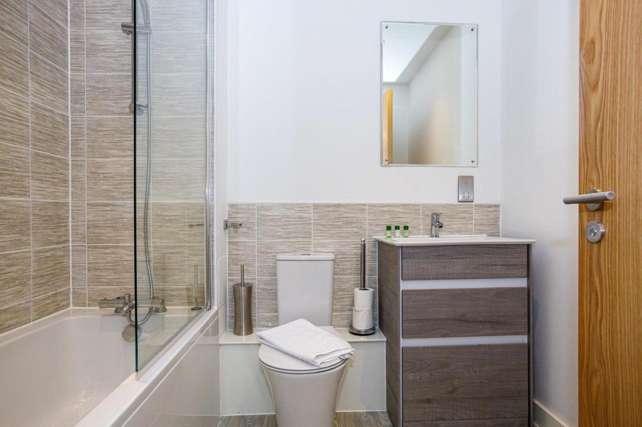 Contemporary 2 Bedroom Duplex In Salford مانشستر المظهر الخارجي الصورة